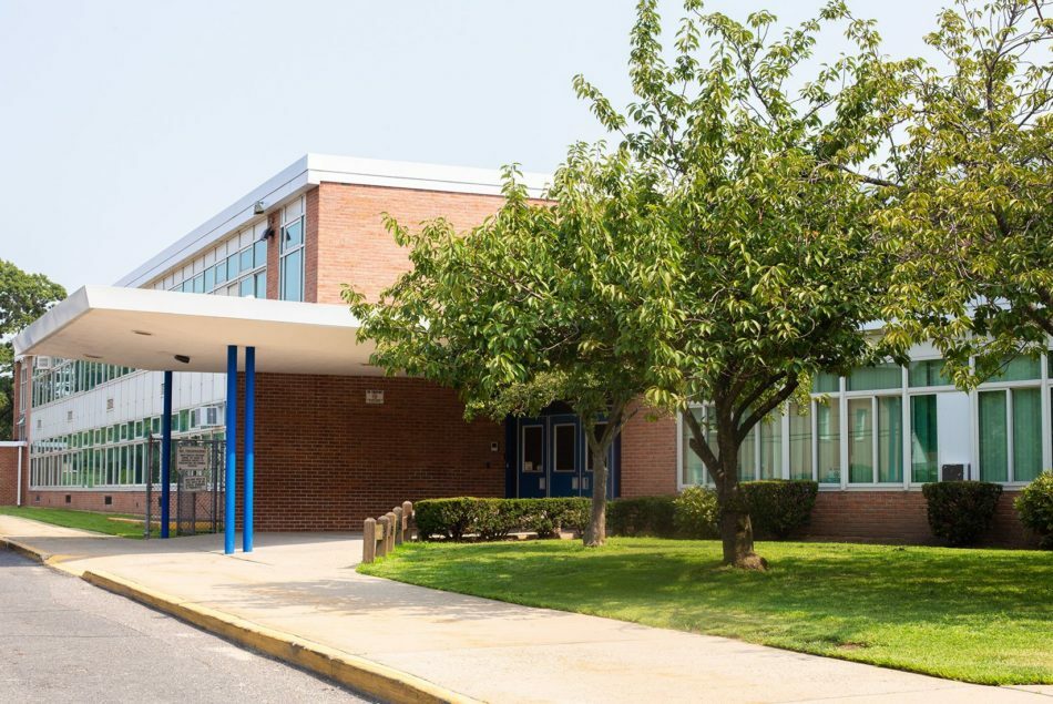 School-Reopening-Tracker-Brainly-950×635-c-default